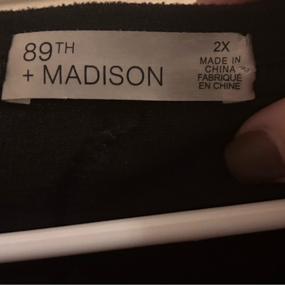 89th + Madison Black Top with Sheer Polka Dot Sleeves - Size 2X - Picture 2 of 4